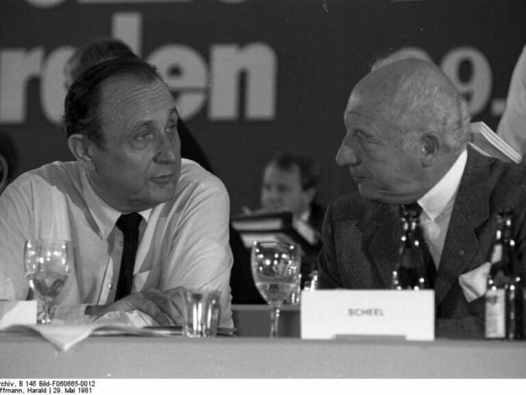 Scheel (rechts) mit Parteifreund Hans-Dietrich Genscher (1927-2016), der am 31. März gestorben war.