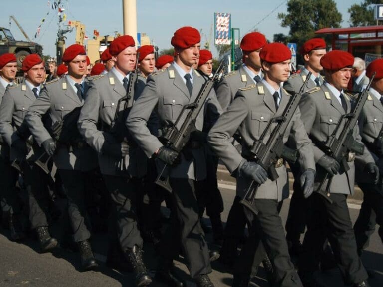 SPD will Bundeswehr vor die Tür setzen — Bild: w?odi / Wikimedia (CC BY-SA 2.0)