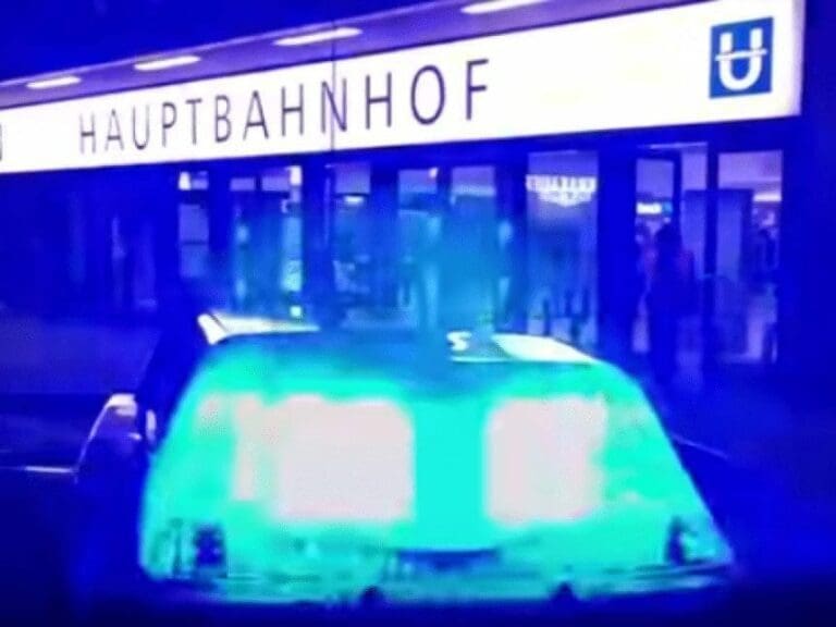 Axtattentat in Düsseldorf auf sieben Personen — Bild: Screenshot Sahra_Lia / YouTube