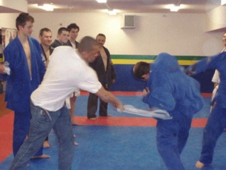 Kampfsporttraining für Asylwerber — Bild: 92.61.64.212 / Wikimedia gemeinfrei