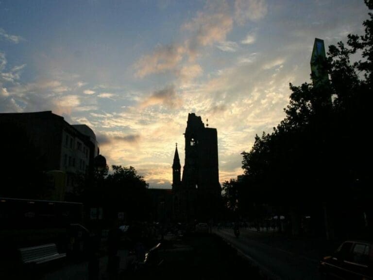 Terror in Berlin: Täter kam als "Flüchtling" — Bild: Arturo "Feralaas" Mann - Own Work, Berlin / Wikimedia (CC BY-SA 3.0)