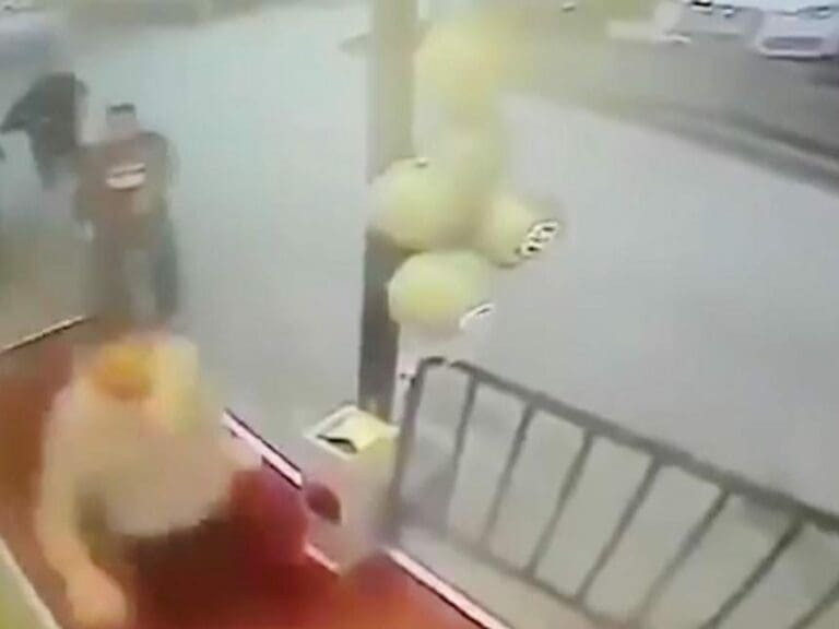 Wanted Iraqi Migrant Evades Cops, Flies Home — Bild: z.V.g