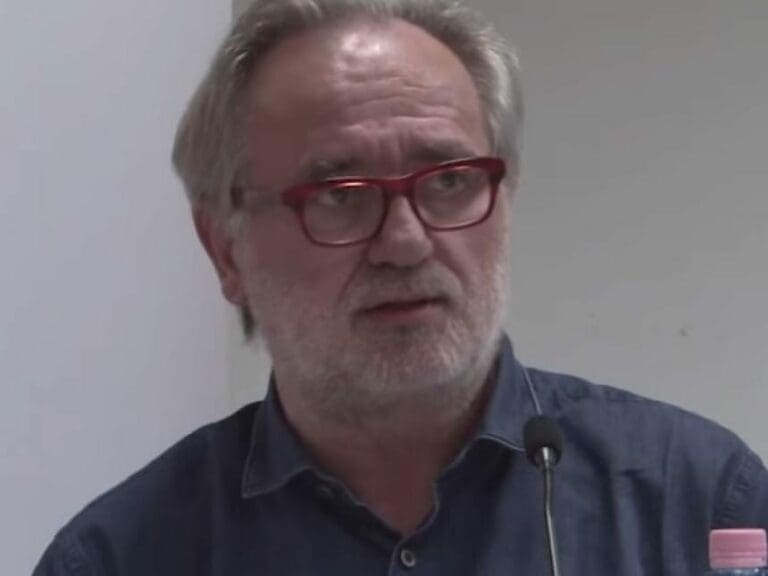 ORF verschweigt Chondros' Hintergrund — Bild: Rosa-Luxemburg-Stiftung / YouTube (CC-BY)