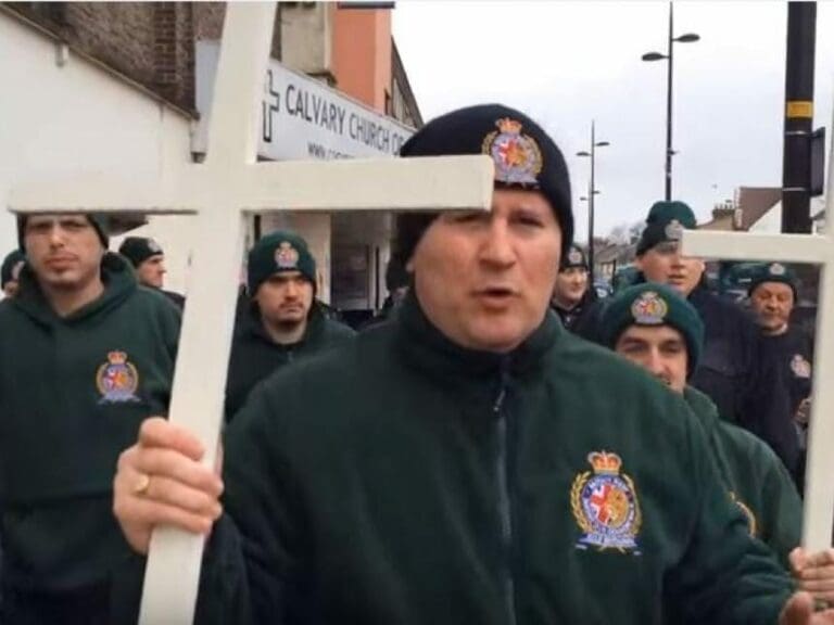 Christen-Patrouille erzürnt Moslems — Bild: Britain First / YouTube (Screenshot)