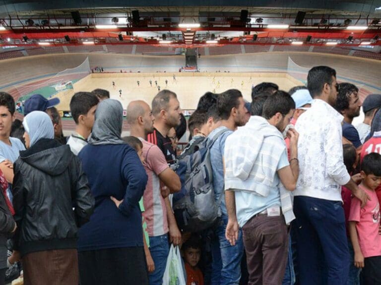Die Wunschliste der “Flüchtlinge” im Ferry-Dusika-Stadion ist lang — Bild: FPÖ-Wien