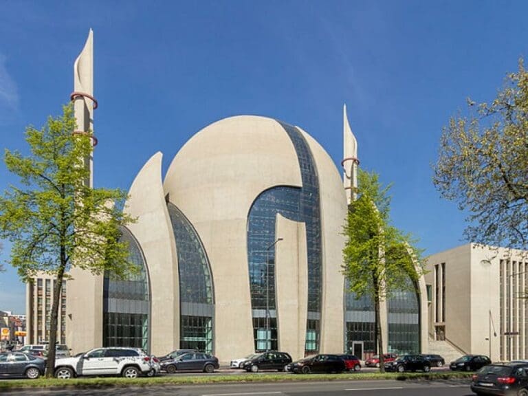 DITIB-Karikatur: Moslem prügelt Weihnachtsmann — Bild: C Raimond Spekking / Wikimedia (CC BY-SA 4.0)