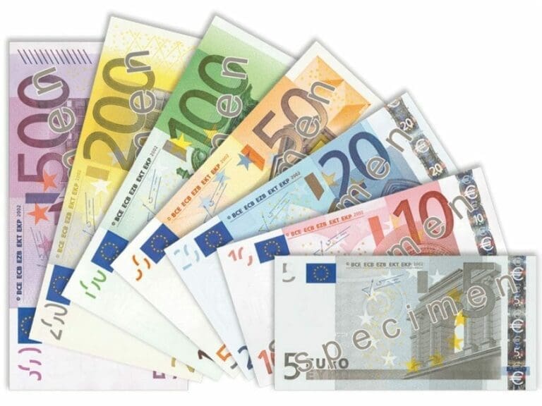 Bald nur noch Fünf-Euro-Scheine? — Bild: Blackfish/WikimedaCC BY-SA 3.0)