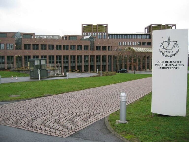 Kein verpflichtendes Visum für Flüchtlinge — Bild: Cédric Puisney / Wikimedia (CC BY 2.0)