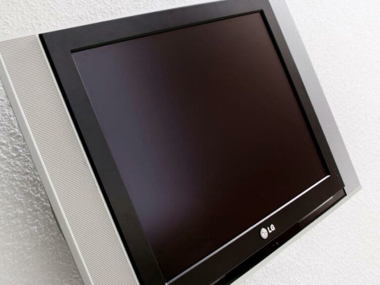 Aus dem Asylantenheim: Fernseher für den Kosovo — Bild: Mac Hotels / flickr (CC BY-ND 2.0)