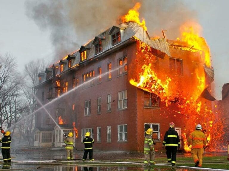 Hepatitis: Feuerwehr ohne Gratis-Impfschutz — Bild: Sylvain Pedneault / Wikimedia (CC-BY-SA-3.0)