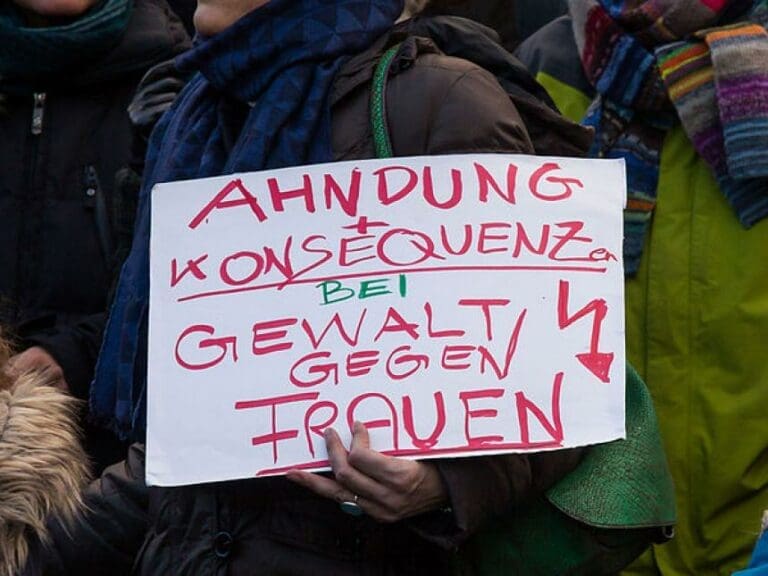 Frauen in Berlin: "Wir sind kein Freiwild!" — Bild: Raimond Spekking / Wikimedia (CC BY-SA 4.0)