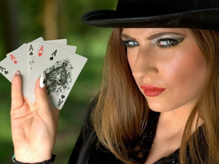 Starke Frauen im Poker — Bild: AdinaVoicu / pixabay