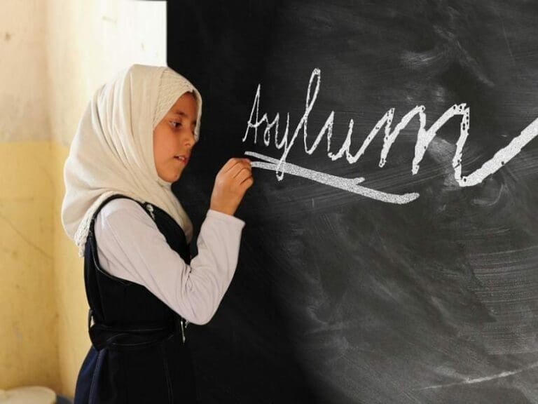 Wirbel um Duisburger Abitur-Foto: Schüler fast nur noch Migranten, Mädchen verschleiert — Bild: pixabay.com / CC0 Public Domain