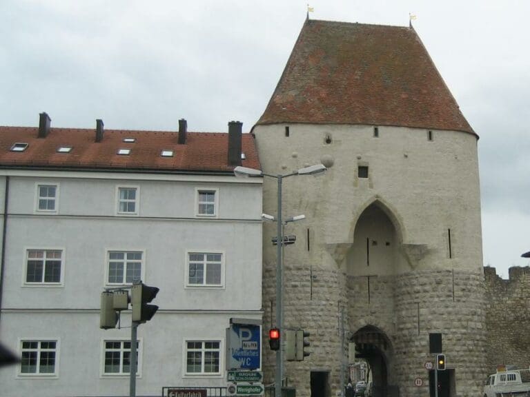Hainburgs Bürger wehren sich gegen Asylpläne — Bild: Priwo / Wikimedia (CC BY-SA 3.0 AT)