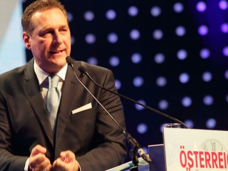 HC Strache fordert Minus-Zuwanderung — Bild: FPÖ