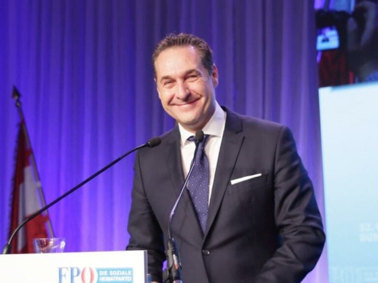 Wiederwahl von HC Strache mit 98,7 Prozent — Bild: FPÖ