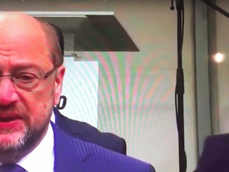 AfD fordert nach Skandalverhalten bei Pressekonferenz Rücktritt von SPD-Spitzenkandidatin Högl — Bild: screenshot / YouTube