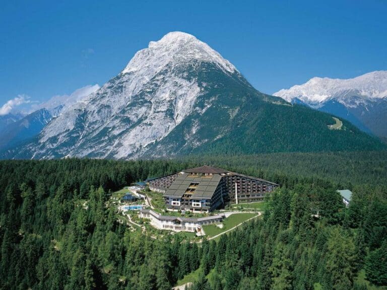 Die beschlossenen Pläne der Bilderberger — Bild: Alpine Luftbild / Wikimedia (PD)