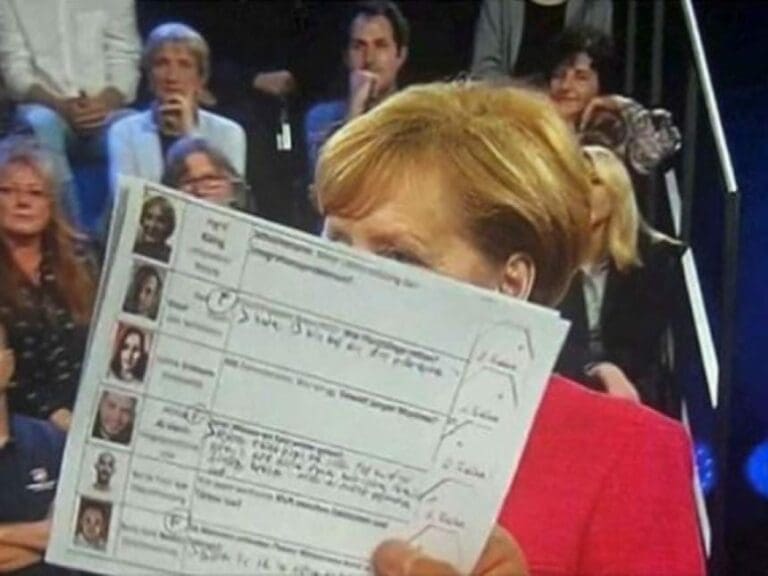 Aufgeflogen: ZDF bestimmt vorher, wer Angela Merkel was fragen darf — Bild: Screenshot ZDF