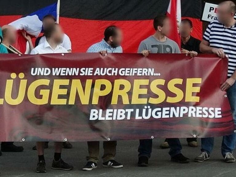 Rauscher will VdB-Fans als "Fake-News"-Wächter — Bild: Opposition24.de / Wikimedia (CC BY 2.0)