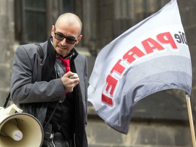 Vergewaltigungstipps nur schlechte Satire? — Bild: Superbass / wikimedia (CC-BY-SA 4.0)