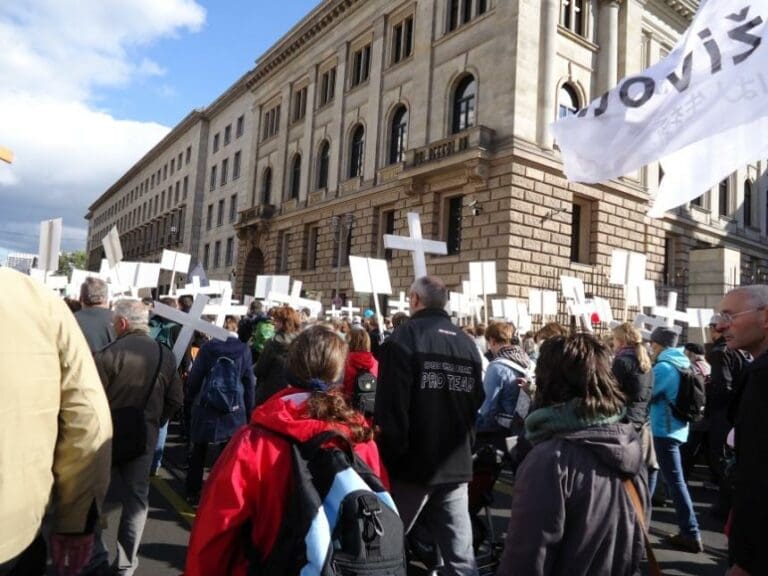 Trotz linker Störaktionen: 8.000 Menschen demonstrierten bei “Marsch für das Leben” in Berlin — Bild: Turris Davidica / Wikimedia (CC BY-SA 3.0)