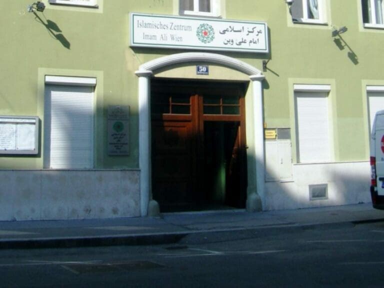 Imam-Studie: Angst vor Assimilation — Bild: Dr. Janos Korom / Wikimedia  (CC BY-SA 2.0)