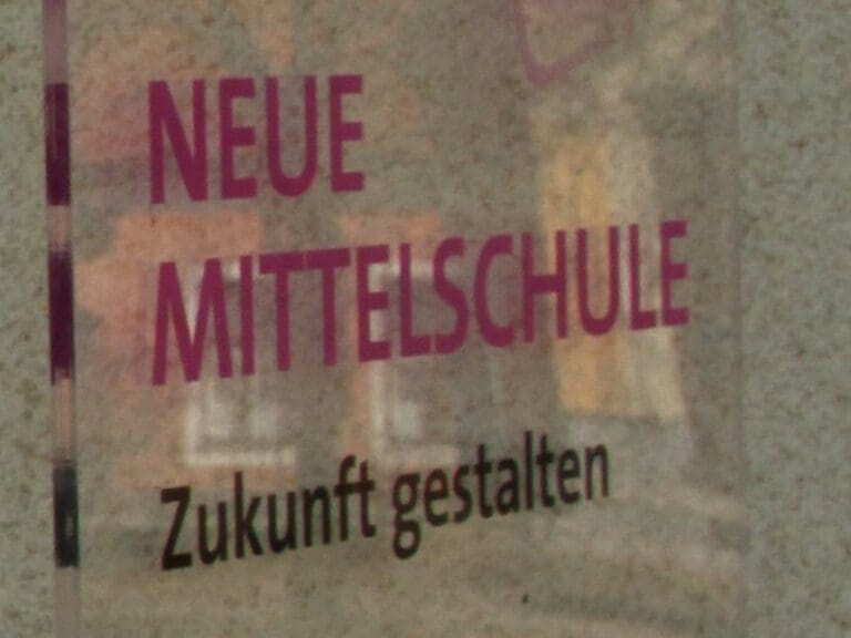 Einheimische flüchten in Privatschulen — Bild: Andreas Heske / Wikimedia (CC BY-SA 4.0)
