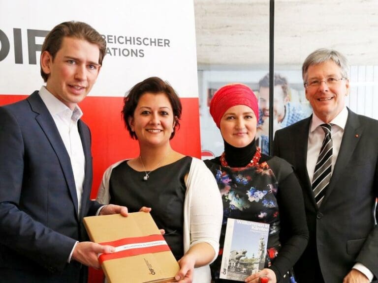 Kopftuch-Frauen in Kurz  Integrationsfonds — Bild: LPD/Eggenberger