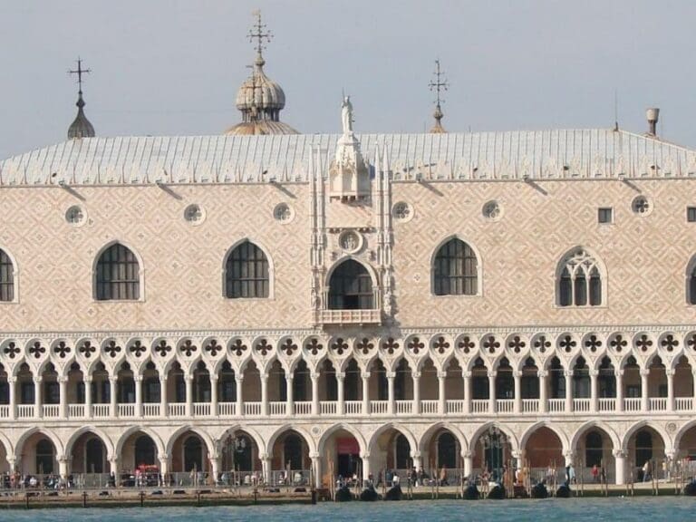 Venedig schwenkt nach rechts — Bild: Inselmann / Wikimedia (CC BY-SA 3.0)