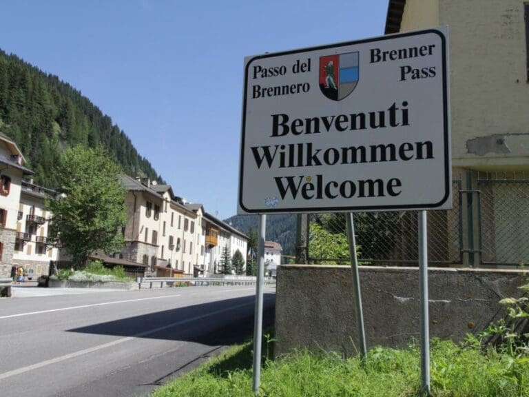 Demoverbot am Brenner? — Bild: Wikipedia org. - Passfahrer - CC BY-SA 3.0