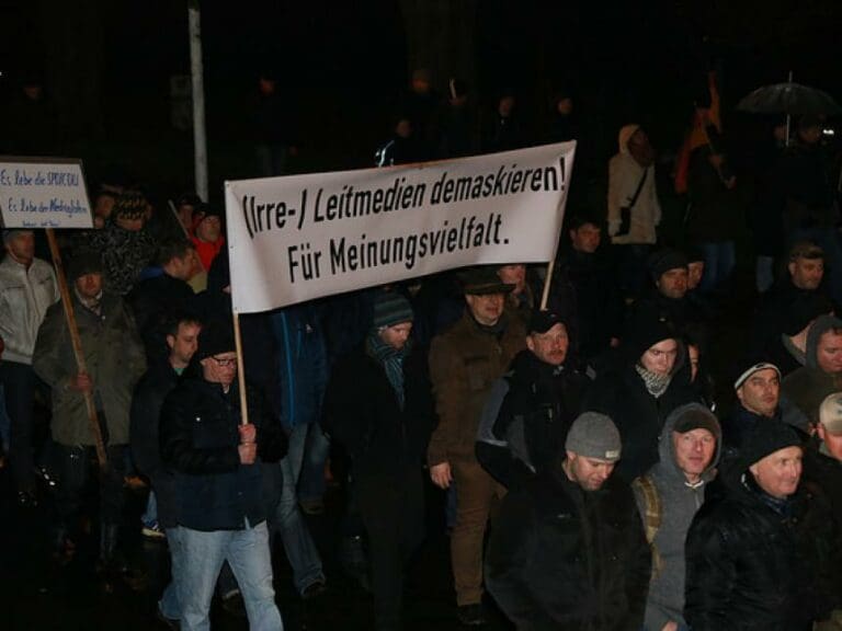 Zu wenig Polizei: Leipzig kann LEGIDA nicht schützen, lässt aber Antifa marschieren — Bild: blu-news.org / flickr (CC BY-SA 2.0)