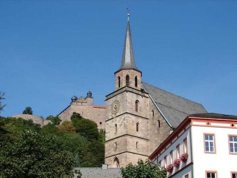 Pfarrer mit mutigen Worten gegen Bischof — Bild: H. Helmlechner / Wikimedia (CC BY-SA 4.0)