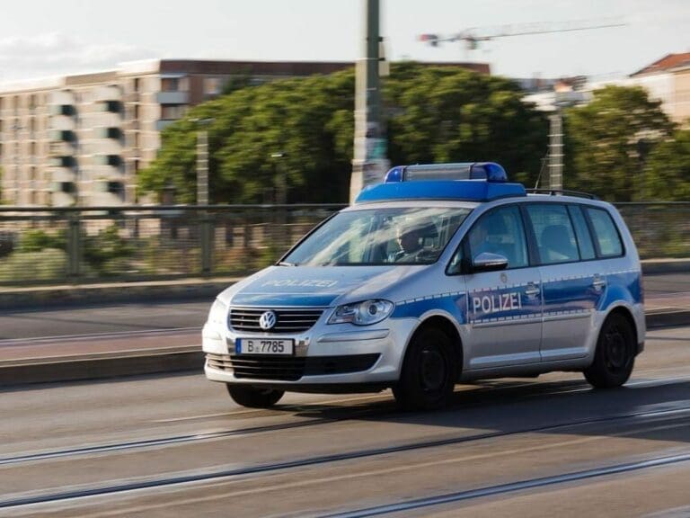 Polizisten bald dümmer als die Polizei erlaubt? — Bild: Sebastian Rittau / Wikimedia (CC0 1.0)