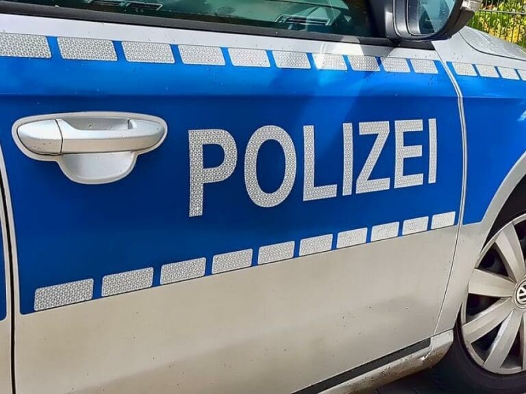 Asylbetrüger überfährt beinahe Polizisten — Bild: Ingo Kramarek / Pixabay (CC0 Creative Commons)