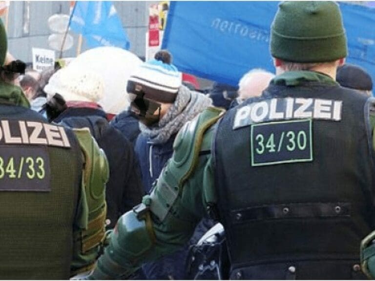 "Allahu Akbar"-Gebrüll mit Messer in Dresden — Bild: blu-news.org /wikimedia commons / (CC BY-SA 2.0)