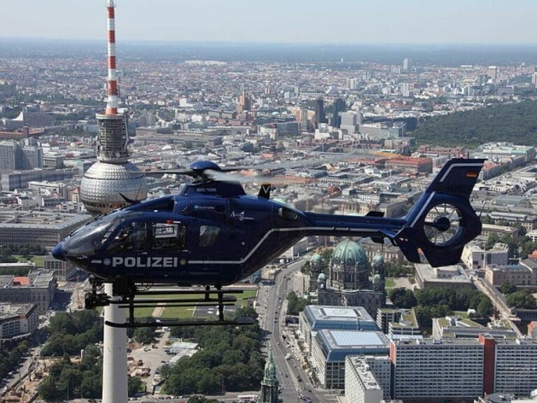 Mehr als peinlich: Einbruch ins Berliner Polizeipräsidium sollte vertuscht werden — Bild: PolizeiBerlin / wikipedia.org (CC-BY-SA-4.0)