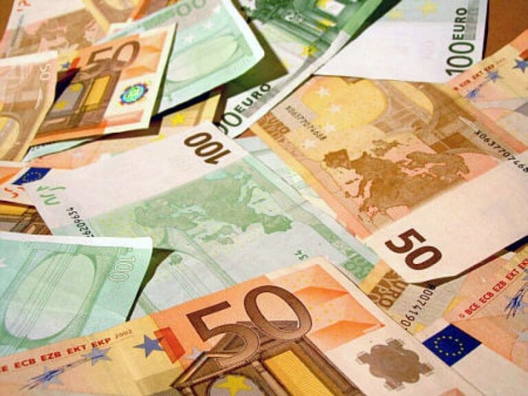 Ist Bargeld bald Geschichte? — Bild: Friedrich.KrombergW.J.Pilsak/Wikimedia (CC BY-SA 3.0)