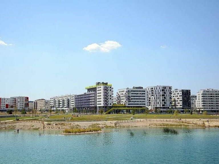 Tschetschenen-Wahnsinn in der Seestadt Aspern — Bild: Andreas Faessler / Wikimedia (CC BY-SA 4.0)