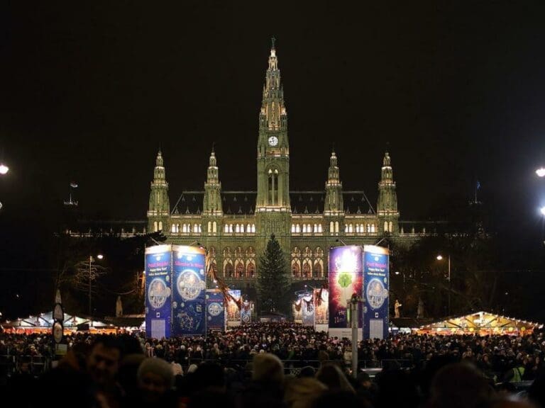 Feiern wie früher verboten, viele Auflagen  — Bwag / Wikimedia (CC BY-SA 4.0)