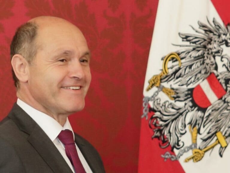 Skurriler Regierungstanz um Asyl-Obergrenze — Bild: Unzensuriert.at