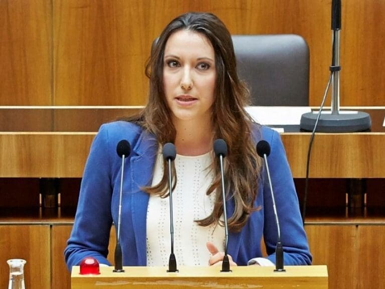 Abgeordnete watschen Rotfunk ORF ab — Bild: C Parlamentsdirektion / Bildagentur Zolles KG / Mike Ranz