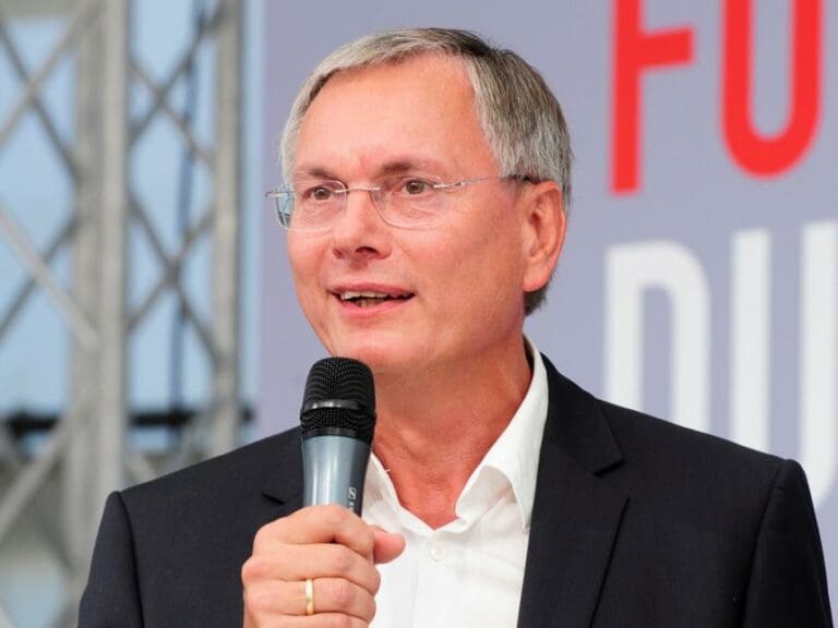 Stöger will AMS-Vorstand Kopf lautstark loswerden — Bild: SPÖ Presse und Kommunikation / Wikimedia (CC BY-SA 2.0)