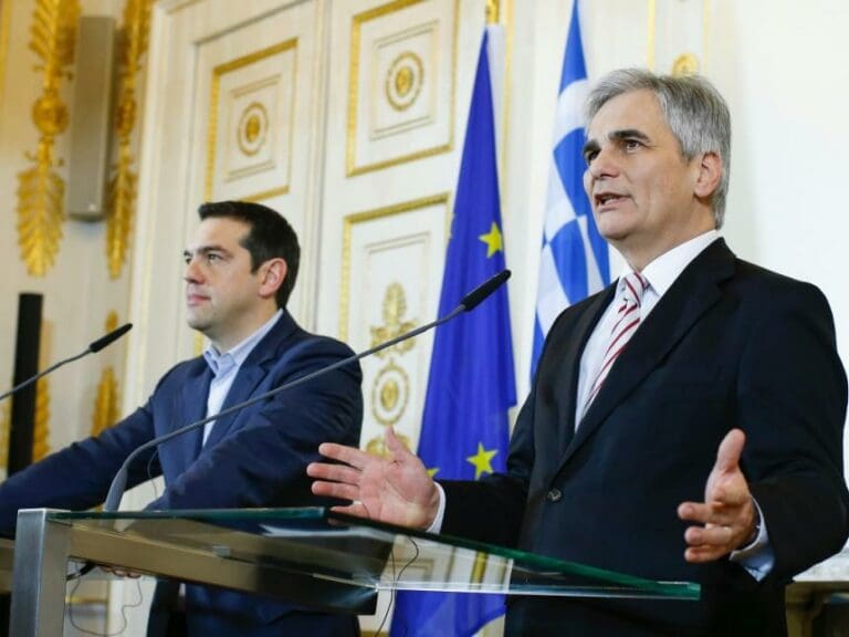 "Griechen-Faymann" knickt vor EU ein — Bild: Andy Wenzel / BKA