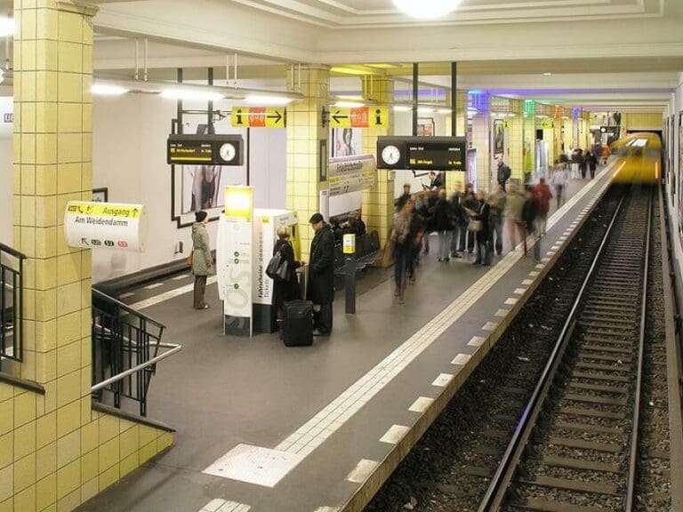 Syrer sticht auf Passanten ein: "Du Ungläubiger!" — Bild: Wikipedia Commons