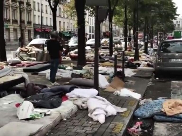 Paris im Zeichen des Untergangs — Bild: Screenshot YouTube / Face of a dying Nation