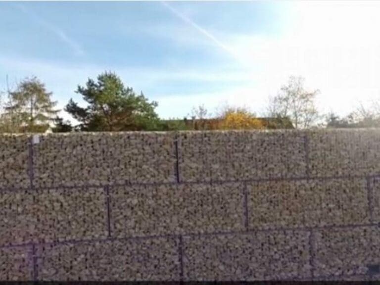 Bürger erzwingen Mauer vor Asylantenheim — Bild: Screenshot YouTube / merkur.de