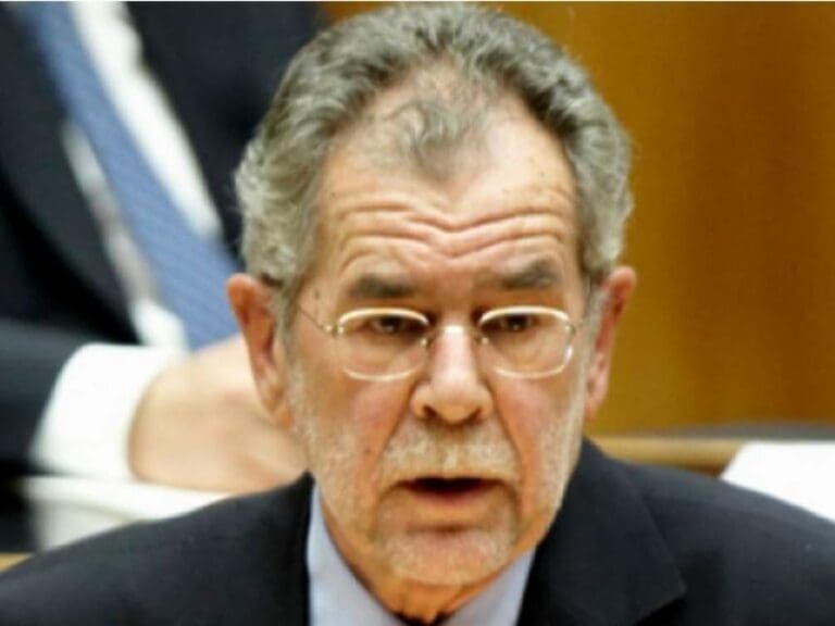 Van der Bellen disqualifiziert sich selbst — Bild: C Parlamentsdirektion / Mike Ranz