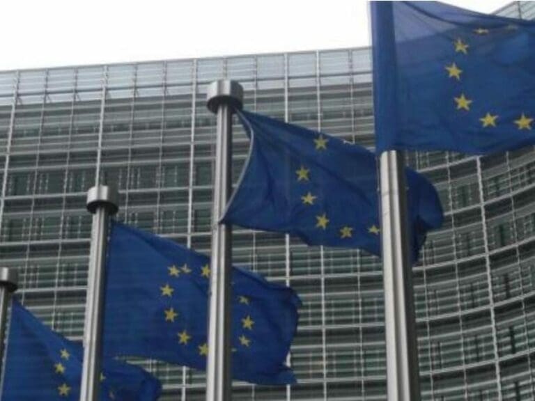 EU: ÖVP und NEOS verhindern Transparenz — Bild: Sébastien Bertrand / flickr (CC BY 2.0)
