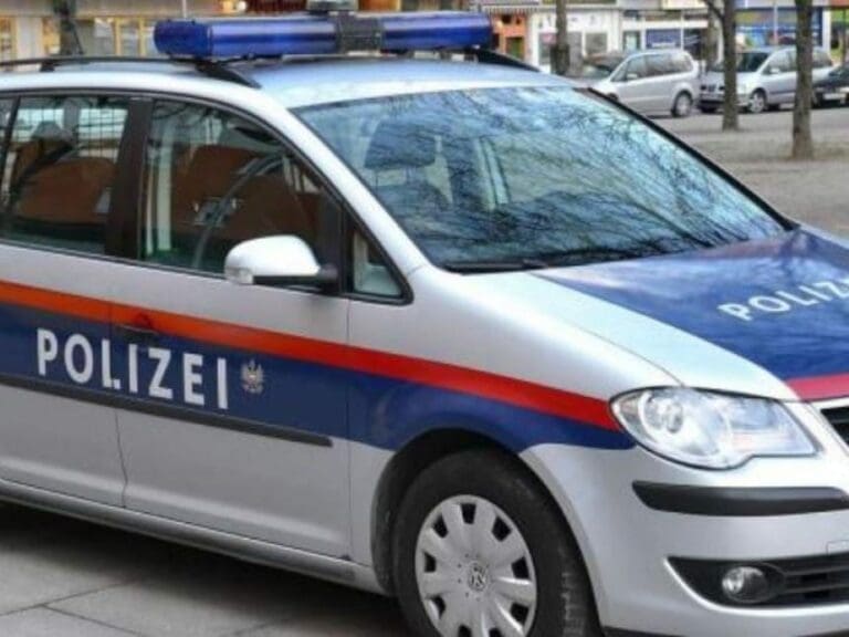 15-jähriges Mädchen von Migranten ausgeraubt — Bild: Plani / Wikimedia (CC BY-SA 3.0)